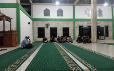Mahasiswa Penerima Beasiswa KIP UNISSAS Laksanakan Kajian Rutin di Masjid Akhlakul Karimah